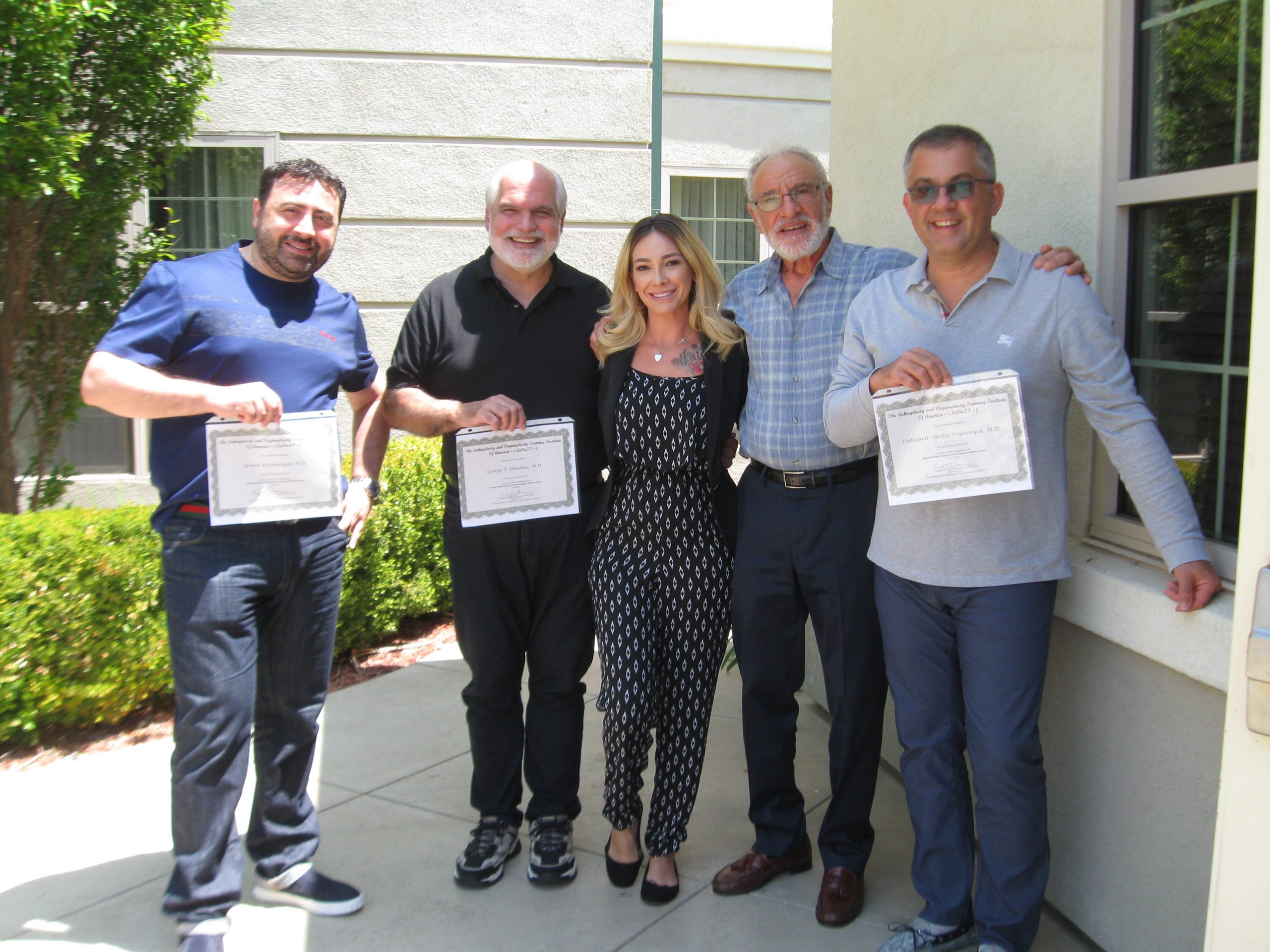 Dr. Goodman and Course Coordinator and Patient Care Rep., Nicole Pardi, with trainees from Canada and New York